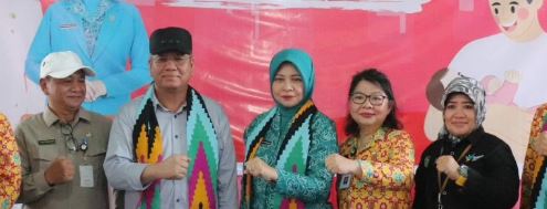 Pj. Gubernur Kalbar Sampaikan Pentingnya Edukasi Gizi Seimbang di Posyandu Mawar Desa Kalinilam, Kab. Ketapang