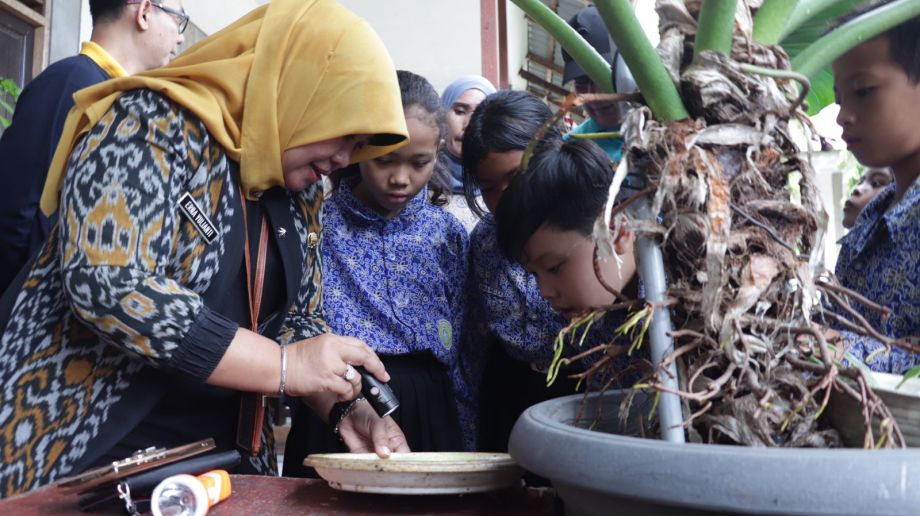 Sidak SDN 64 dan SMPN 7 Sungai Raya, Dinkes Kalbar Pantau Kebersihan Lingkungan Sekaligus Edukasi Pencegahan DBD